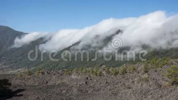 拉帕尔马岛著名的云瀑布视频的预览图