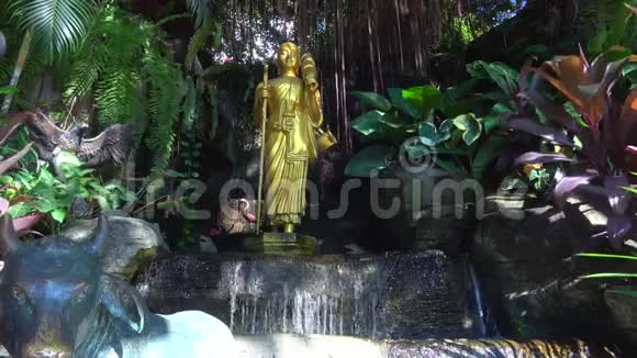 流浪佛的雕塑佛寺的瓦坂曼谷视频的预览图