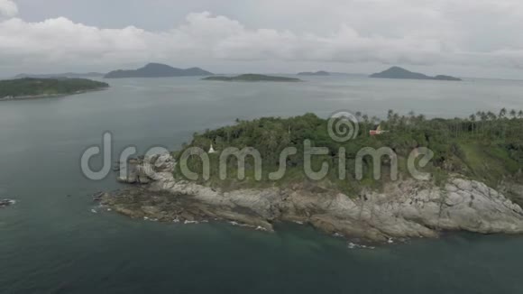 普吉岛附近的金佛像4K无人机飞行视频的预览图