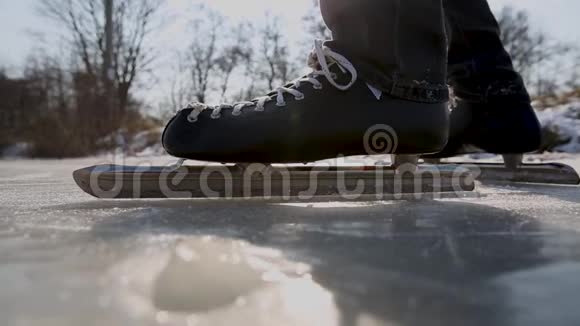 滑冰开始了视频的预览图