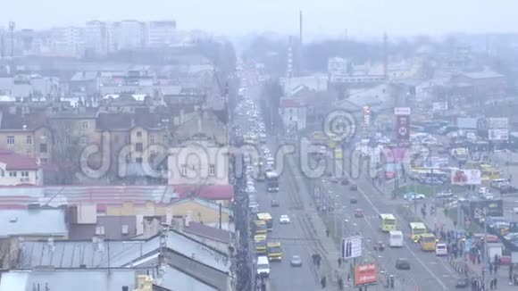 城市生活交通在城市和交通俯视乌克兰美丽的建筑和建筑背景视频的预览图