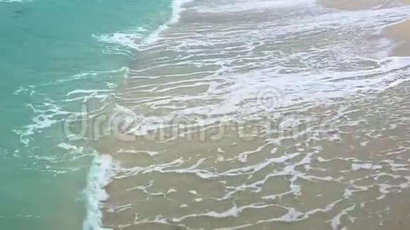 1月加勒比海上空日落视频的预览图