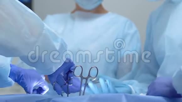 统一手术病人移植手术的专业医务工作者视频的预览图