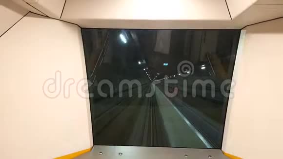 在自动列车的后窗中查看视频的预览图