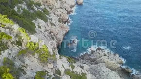 PalmadeMallorcaMajorca西班牙悬崖无人机镜头鸟瞰图俯视图视频的预览图