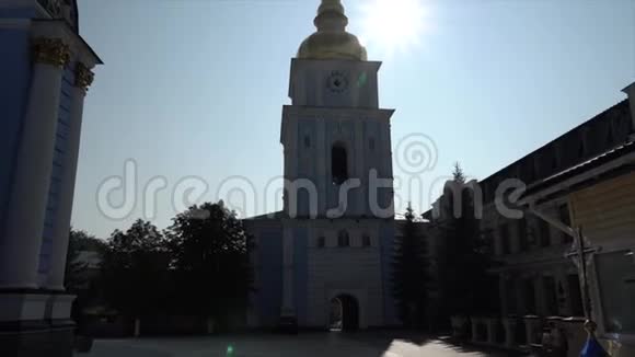 乌克兰领土东正教Mikhailovsky黄金穹顶修道院美丽的圣迈克尔的庭院视频的预览图