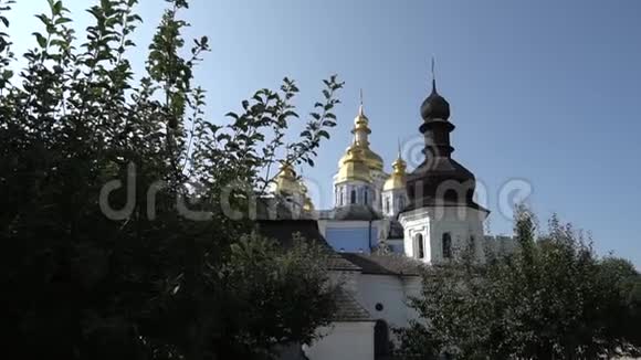 乌克兰领土东正教Mikhailovsky黄金穹顶修道院美丽的圣迈克尔的庭院视频的预览图