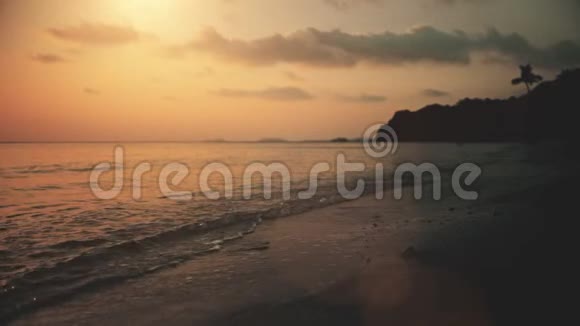 Idid海洋海滩海岸线风光日落潮视频的预览图