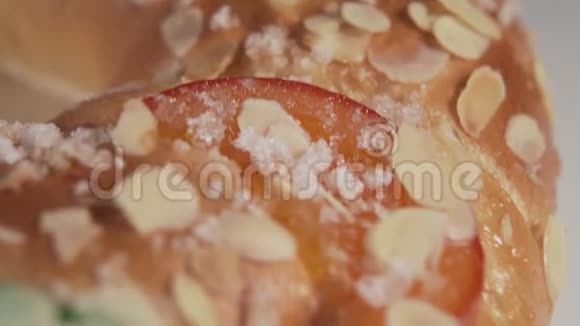 带水果和坚果的纸杯蛋糕ROSCONKING节日传统西班牙甜点视频的预览图