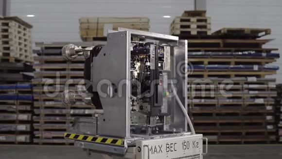 真空自动断路器熔断器在一个大的工业电架上平台上的描述最大重量视频的预览图