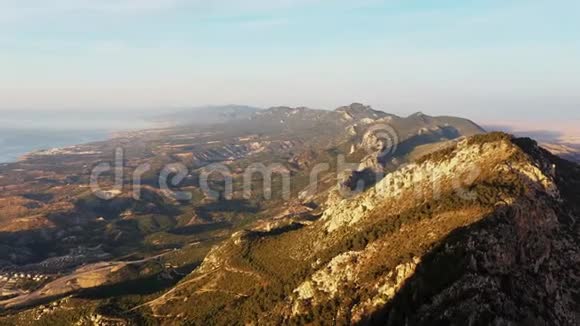 凯里尼亚山脉的风景视频的预览图