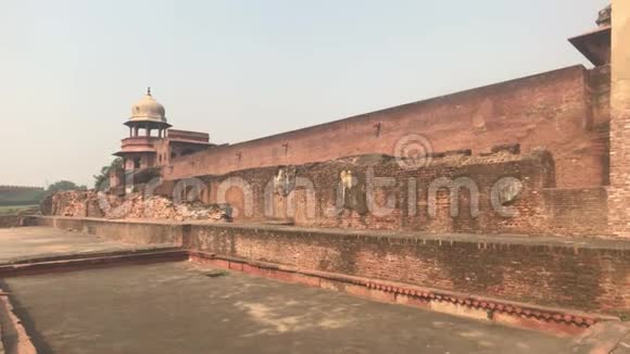 印度阿格拉阿格拉堡旧红砖墙视频的预览图