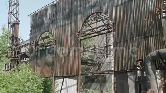 尼兹尼塔吉尔废弃冶金厂墙体全景重工业视频的预览图