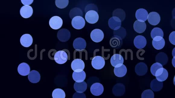 移动蓝色闪光灯离焦光反射可循环背景视频的预览图