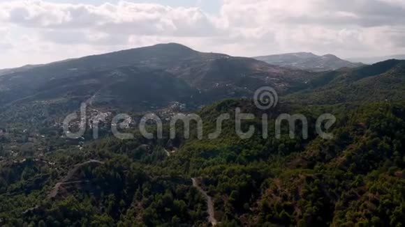 飞越托洛多斯山脉的山麓塞浦路斯视频的预览图