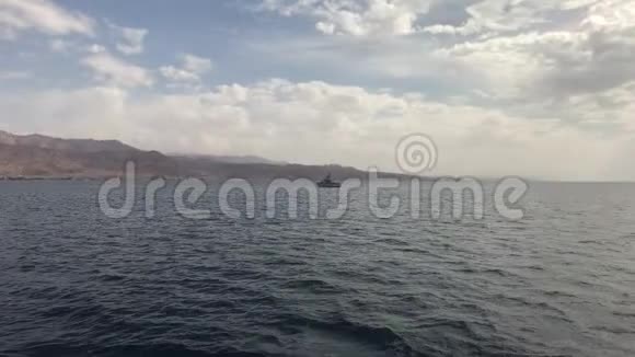 伊拉特以色列雨前在旅游船上漫步视频的预览图