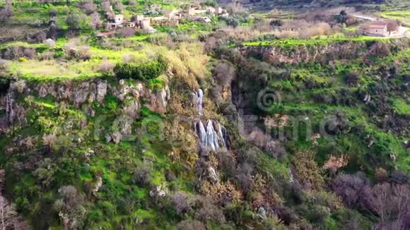在废弃的Trozena村附近的矛盾瀑布塞浦路斯利马索尔区视频的预览图