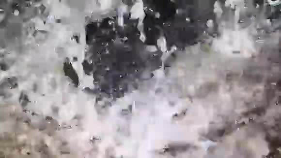 排水孔喷泉视频的预览图