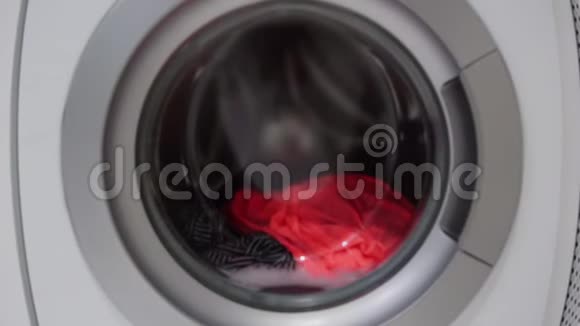 洗衣机气缸转动不同的衣物视频的预览图