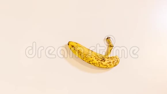 老香蕉自己掉下来停止运动视频的预览图