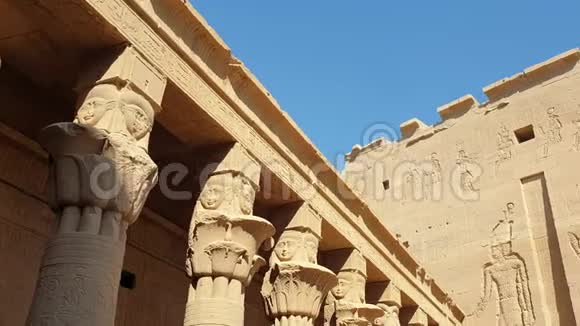 阿斯旺菲尔坦布尔入口与哈霍尔柱埃及地标寺庙视频的预览图