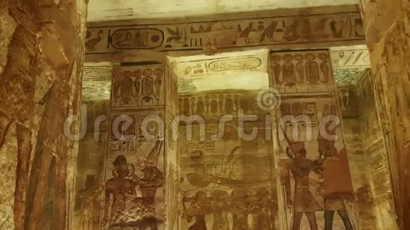 法鲁阿墓在埃及国王谷以柔和的色调装饰视频的预览图