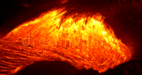 夏威夷拉瓦从夏威夷基拉韦亚火山流出视频的预览图