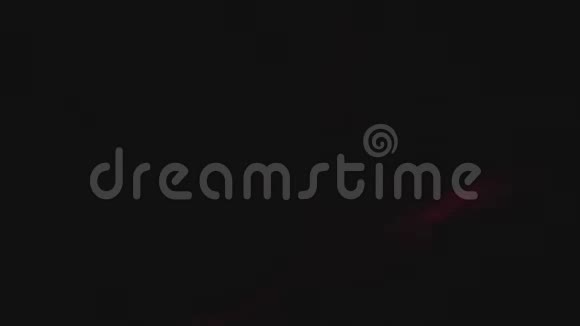 红点和闪光在黑色背景上移动激光安全系统视频的预览图