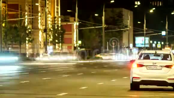 夜间城市交通灯视频的预览图