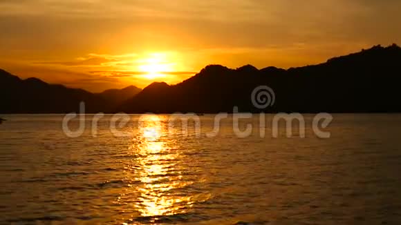 印度尼西亚巴厘渔船日落视频的预览图