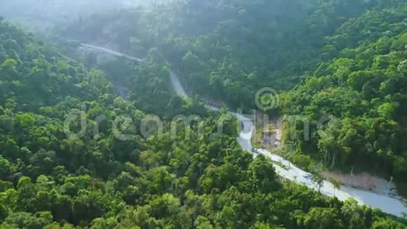 山道经林山鸟瞰视频的预览图