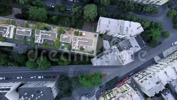 空中无人机拍摄巴黎14e奥莱西亚街视频的预览图