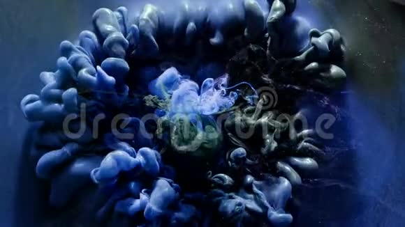 墨水迸发神秘夜空蓝蓝视频的预览图
