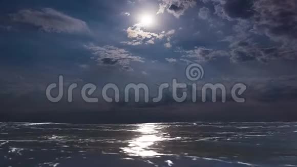 夜间海景与静态相机视频的预览图