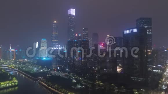 利德大桥和广州市中心的夜晚中国鸟瞰图视频的预览图