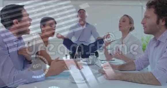 男人在办公室里沉思同事在办公室里争论视频的预览图