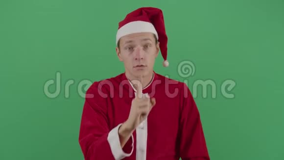 成人圣诞老人要求安静视频的预览图