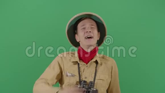 一位成年探险者的笑声视频的预览图