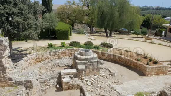 阳光明媚的塞浦路斯中世纪城堡遗址视频的预览图