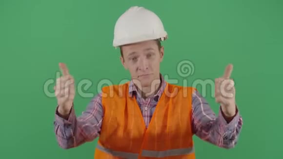 成年男子工程师与拇指认可视频的预览图