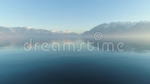 日内瓦湖和山脉瑞士阿尔卑斯山瑞士空中散弹视频的预览图