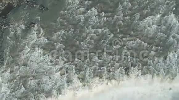 引爆瀑布冰岛空中自上而下的视野视频的预览图