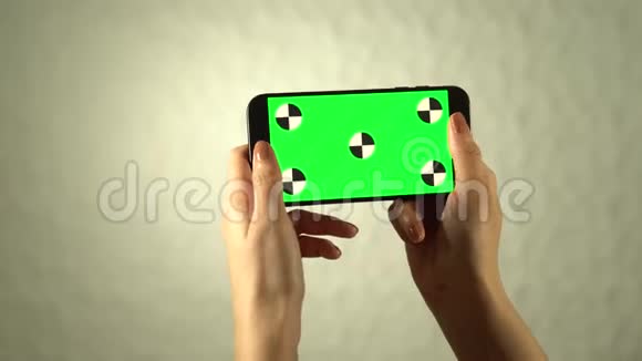 智能手机的绿色屏幕视频的预览图