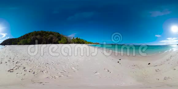 有白色沙滩的典型岛屿360录像视频的预览图