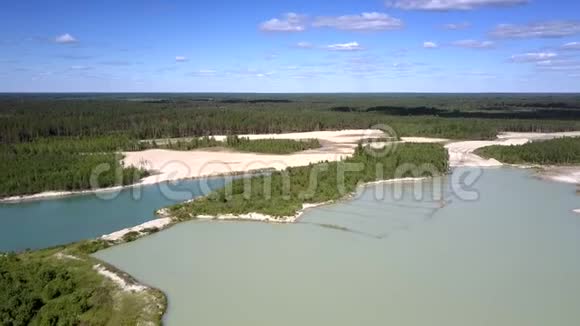 大湖上面有沙矿开采地点视频的预览图