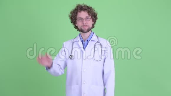 快乐的小胡子医生挥手视频的预览图
