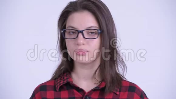 年轻的时髦女人点头的脸视频的预览图