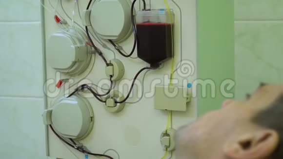 质粒分离通过设备清洗病人血液把血浆从视频的预览图