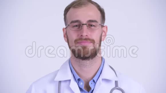 脸上挂着幸福的胡子医生点头是的视频的预览图