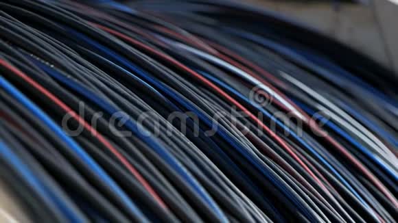 大型木制电缆线轴现场电缆厂准备在电缆厂装载电缆的海湾视频的预览图